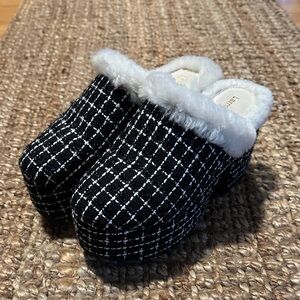 New Larroude wool shearling clogs sz 7.5